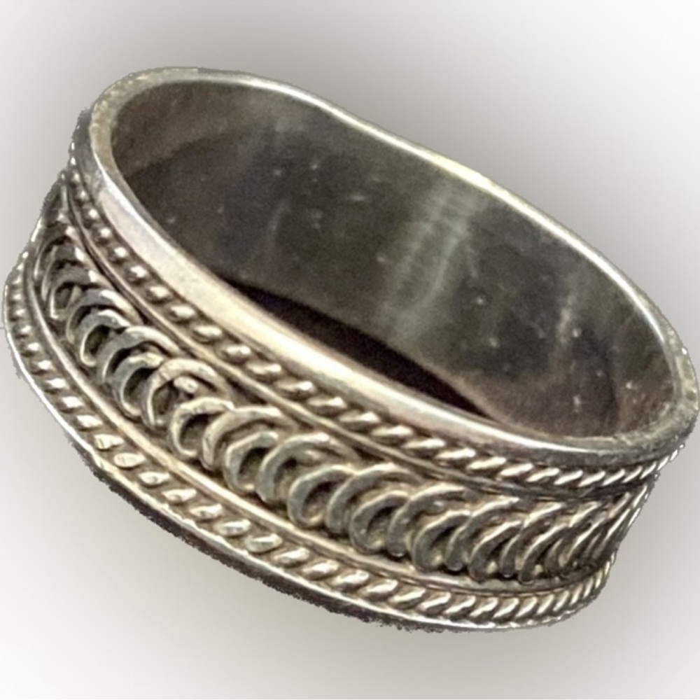 Vintage ornate 925 silver band thumb or finger ring